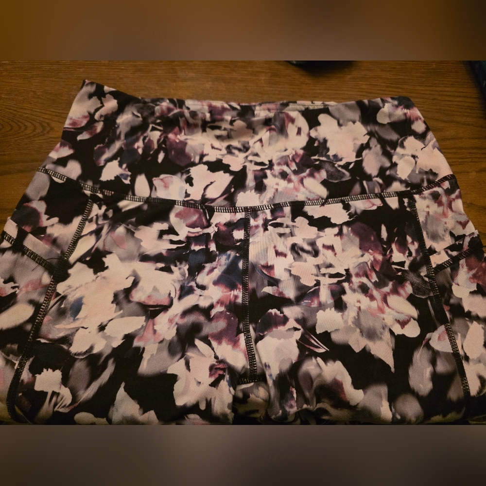 GAIAM Artistic Patterned Top with Dark Hues Sz. Medium - Picture 4 of 8